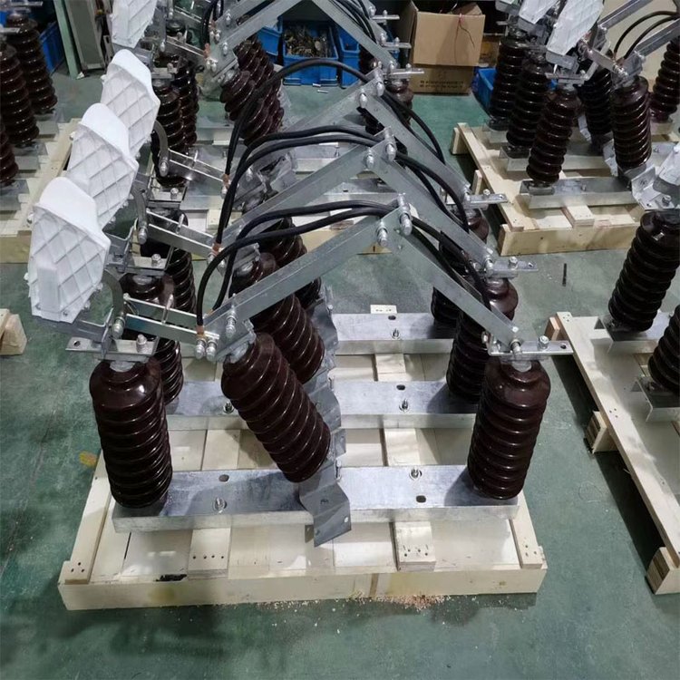 11KV-33KV國(guó)外出口空氣開(kāi)關(guān)